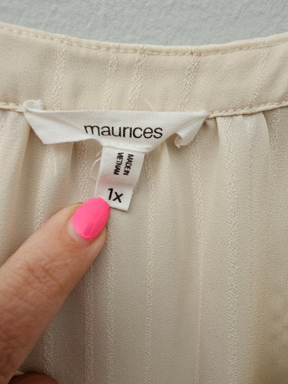 Maurices Cream Flutter Sleeve Blouse Top 1X - Picture 2 of 3